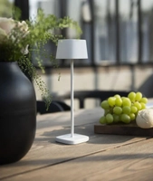 Capri 7829 oppladbar bordlampe, hvit