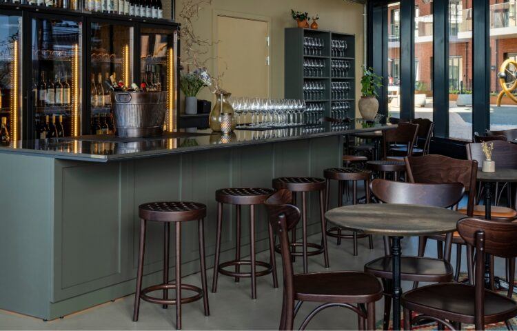 Restaurantmøbler restaurantutstyr stoler barstol gvino innredning interiør